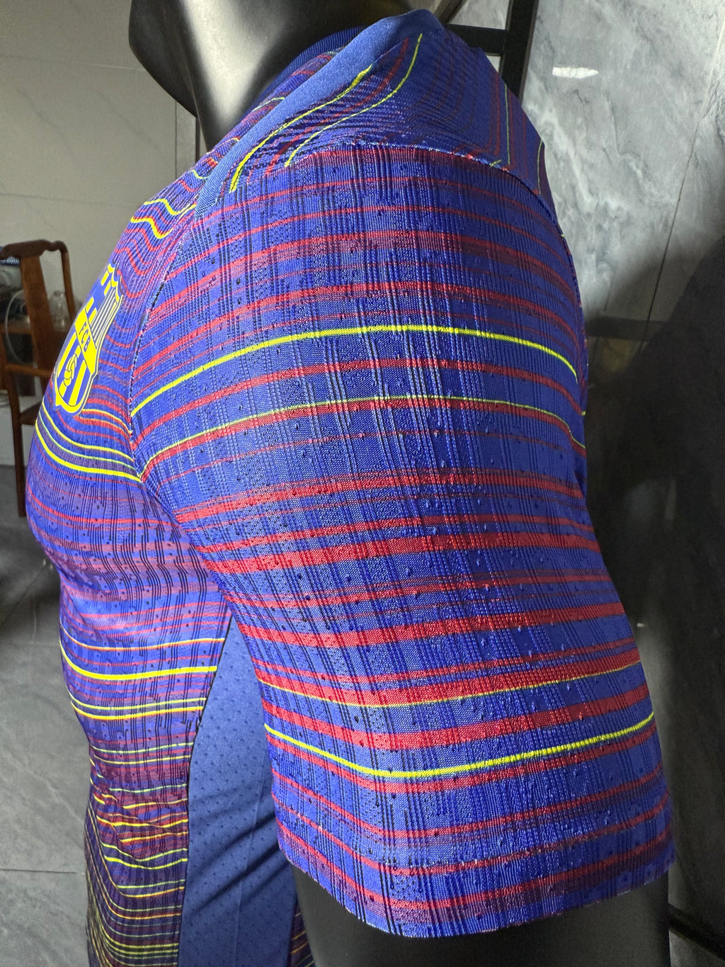 25-26巴萨赛前服七彩蛇纹玩家版本