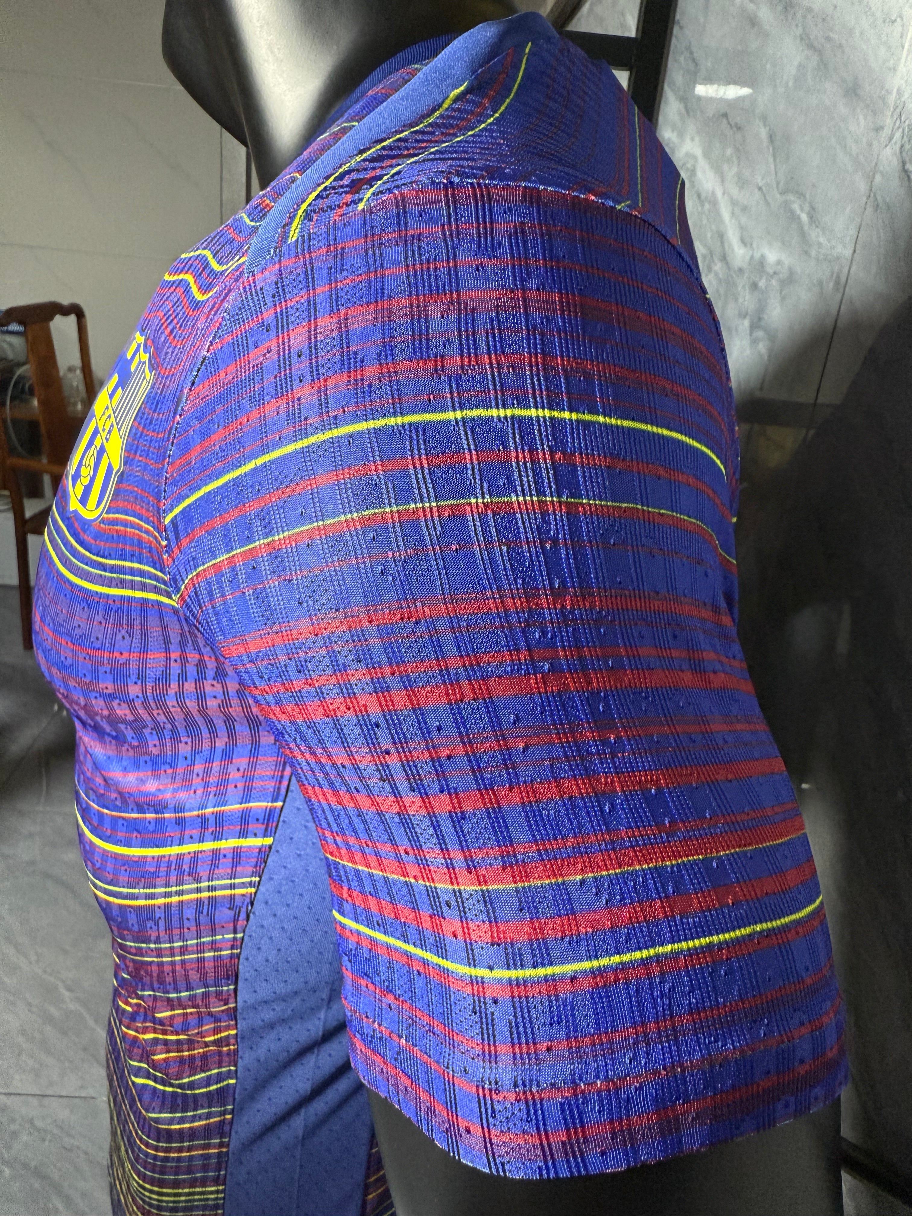 25-26巴萨赛前服七彩蛇纹玩家版本