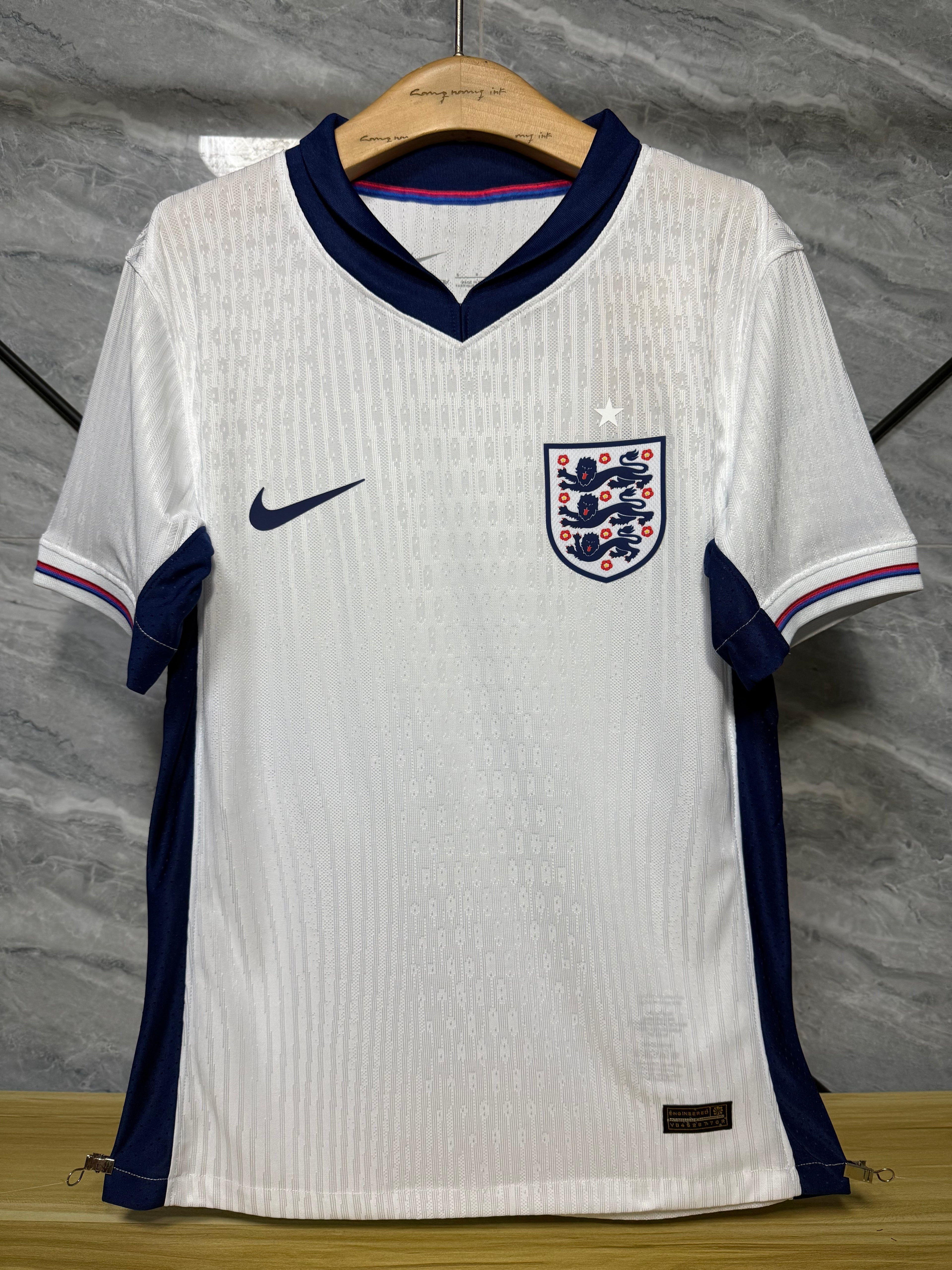 24-25英格兰主场玩家版本