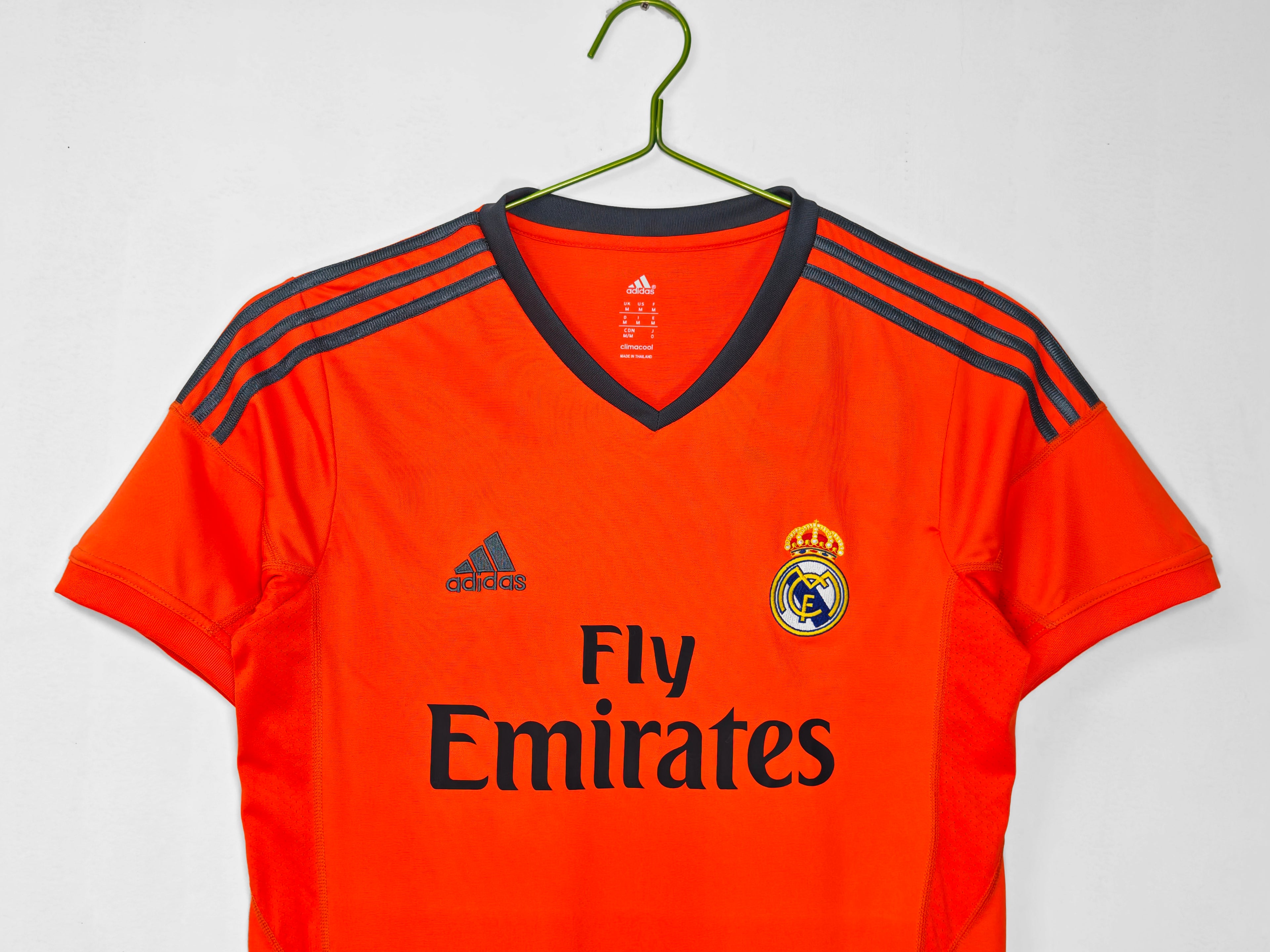 2013-14赛季皇马二客橙色怀旧版本