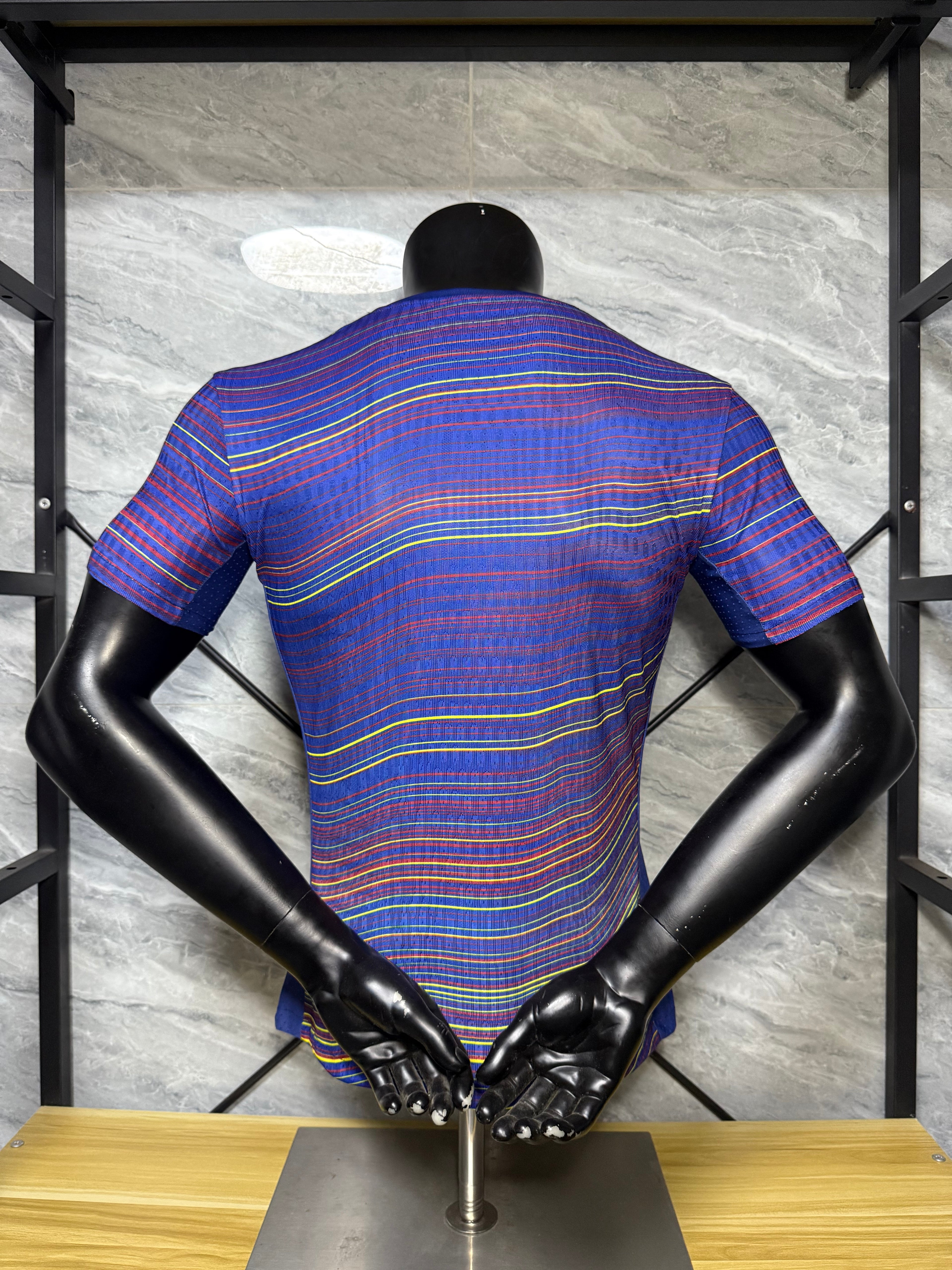 25-26巴萨赛前服七彩蛇纹玩家版本