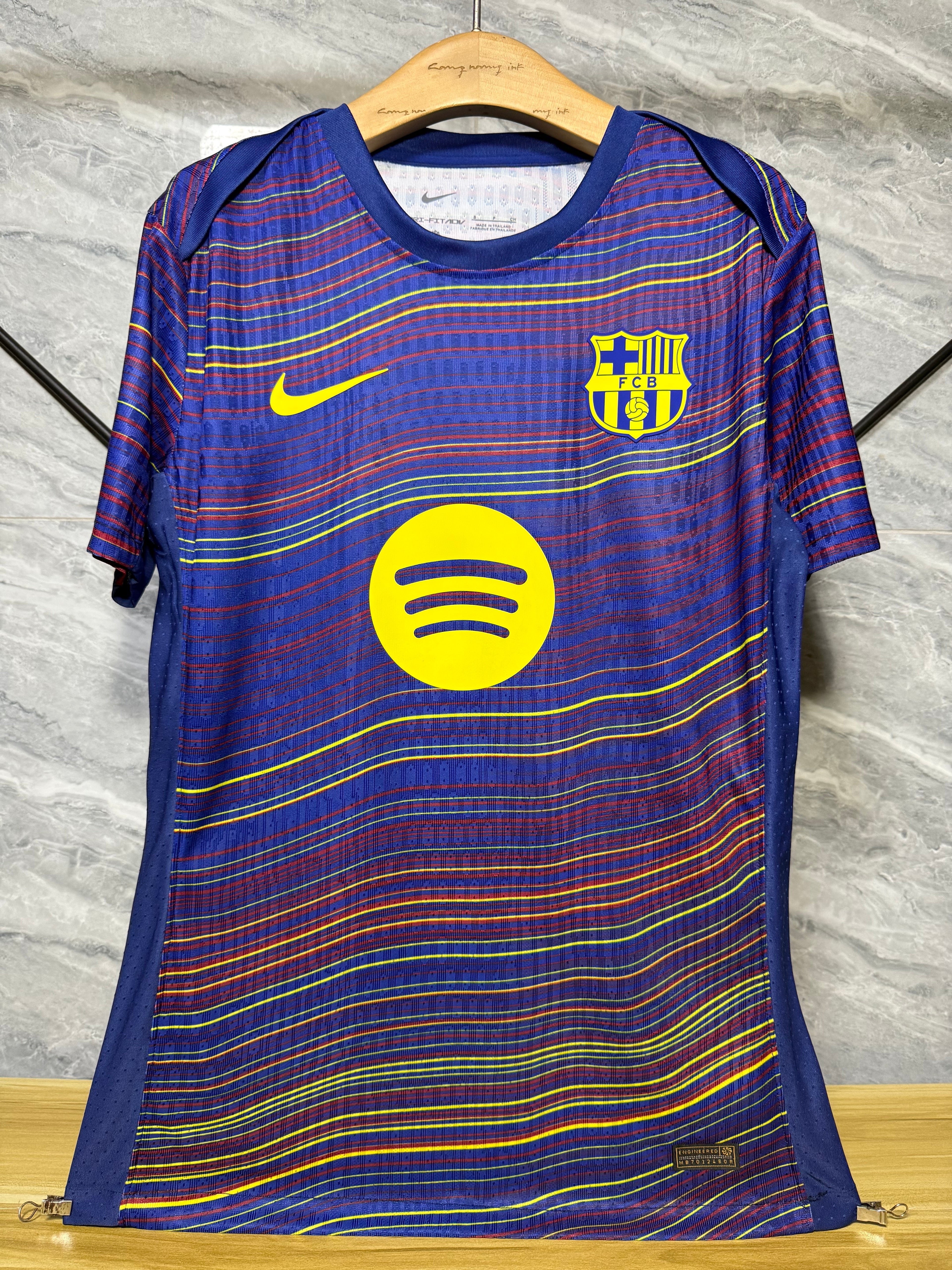 25-26巴萨赛前服七彩蛇纹玩家版本