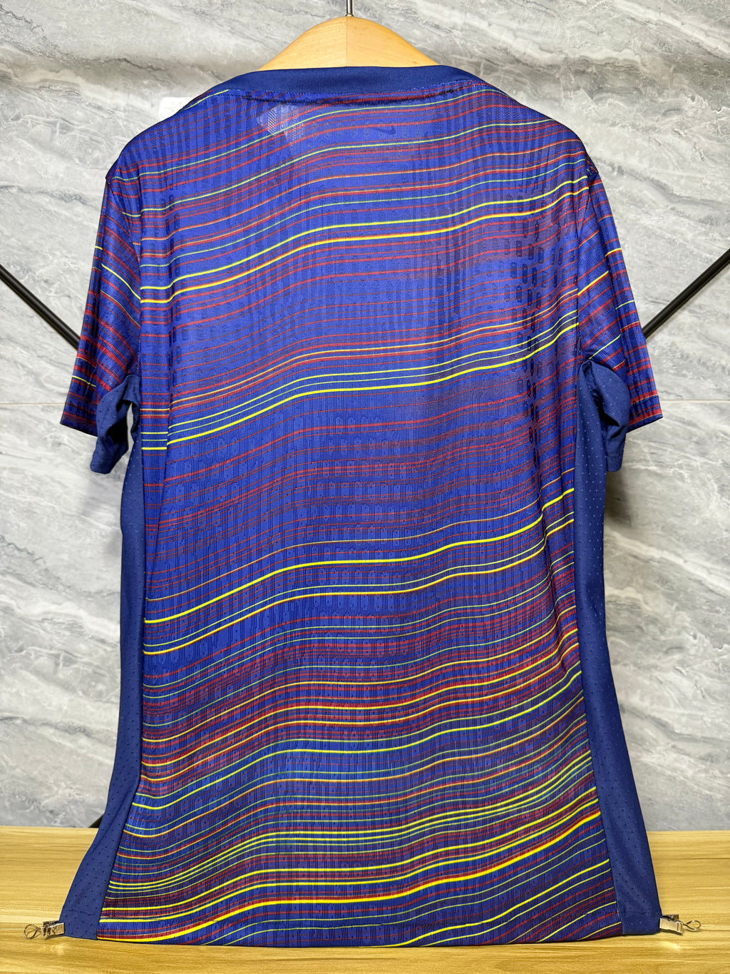 25-26巴萨赛前服七彩蛇纹玩家版本