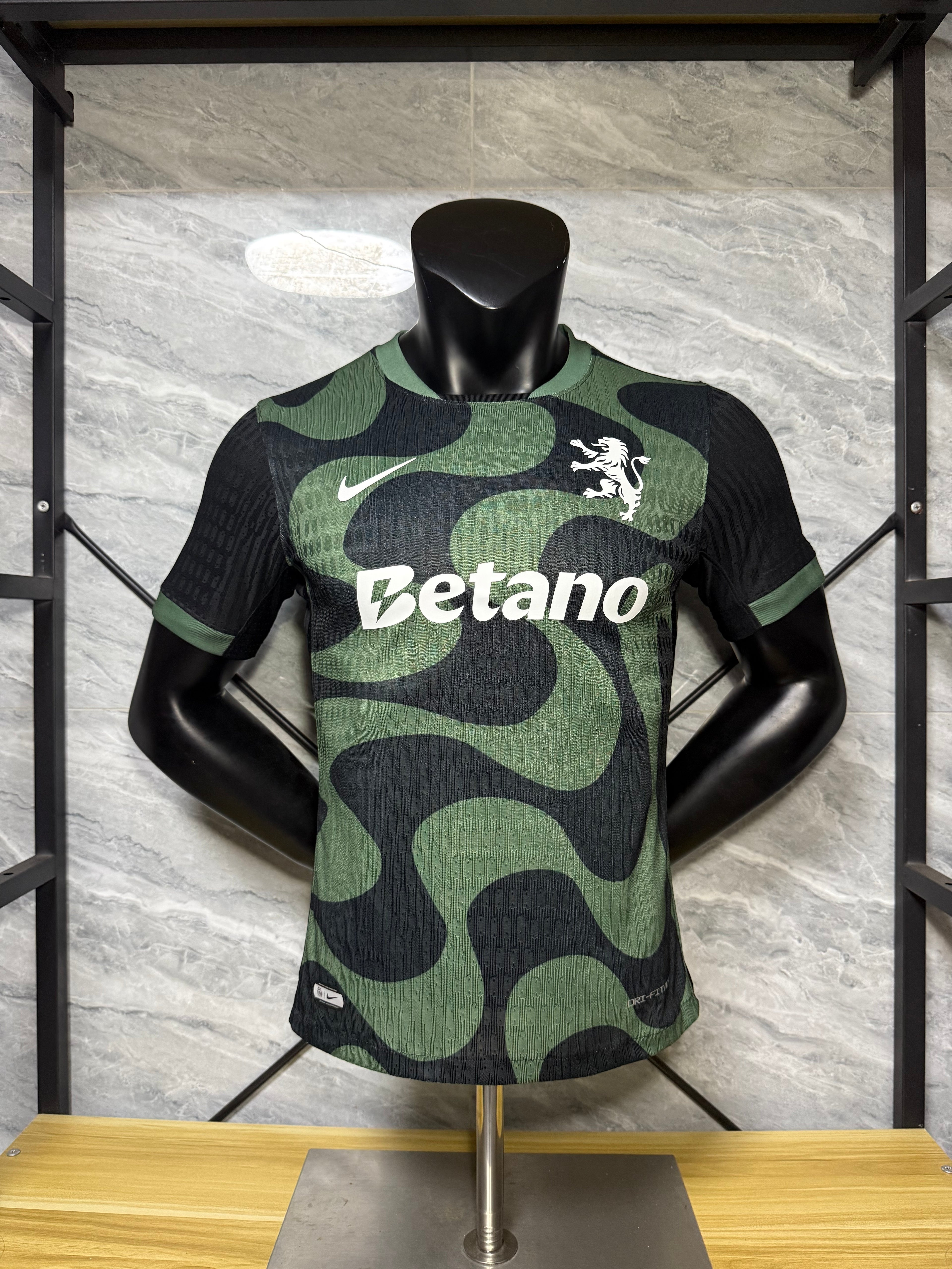 25-26里斯本客场玩家版本