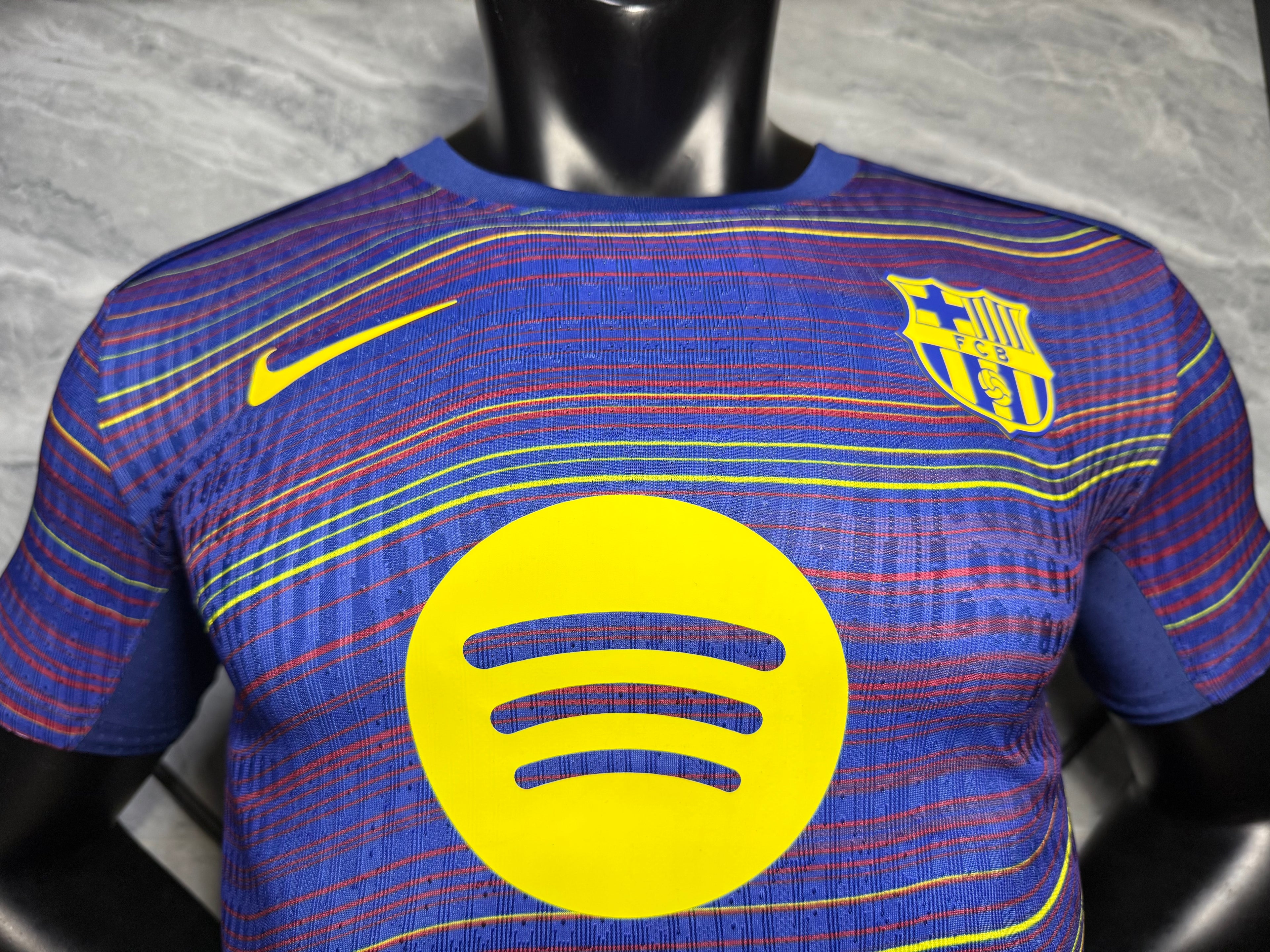 25-26巴萨赛前服七彩蛇纹玩家版本