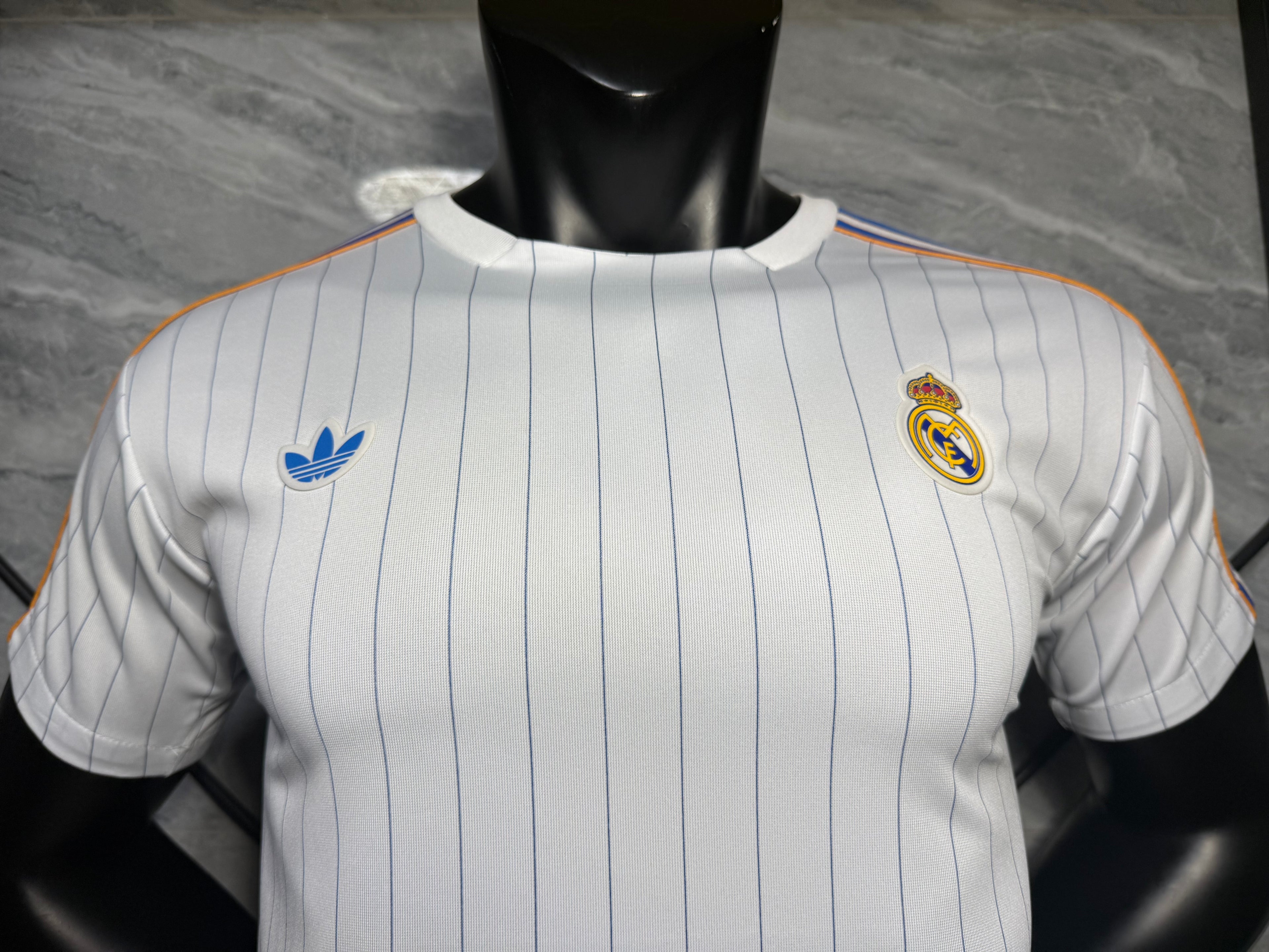 25-26皇马复古款三叶白玩家版本