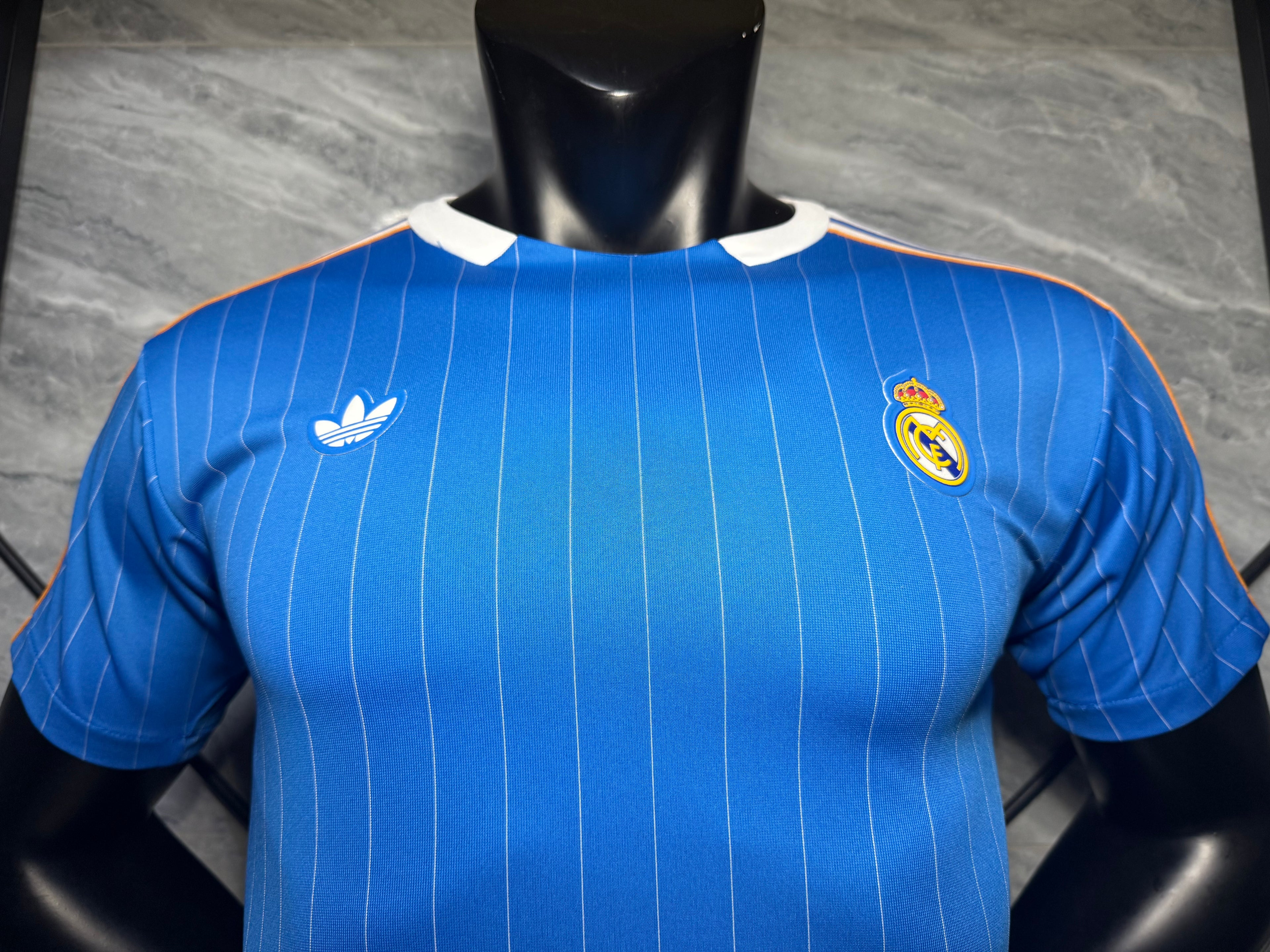 25-26皇马复古款三叶蓝玩家版本