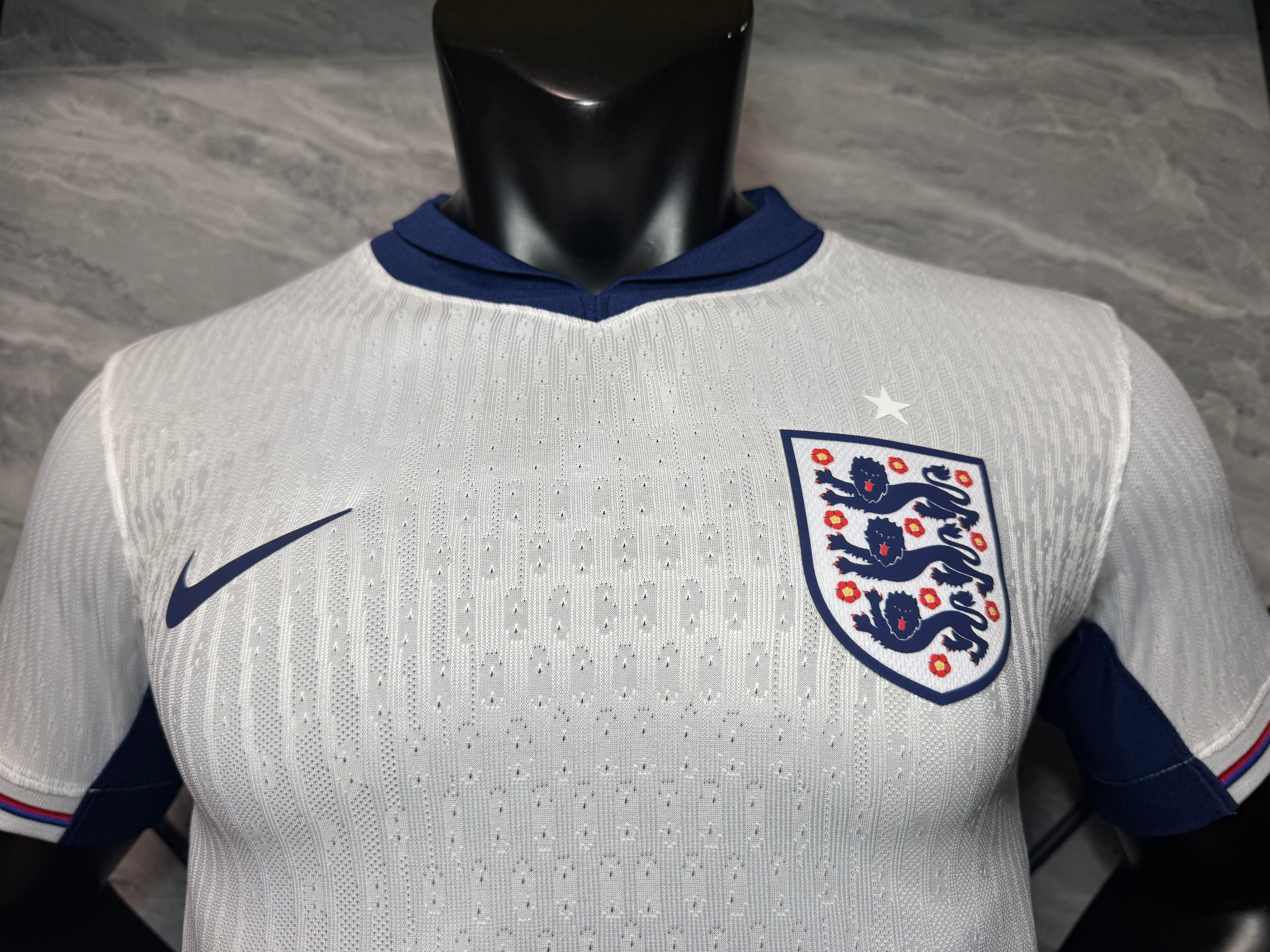 24-25英格兰主场玩家版本