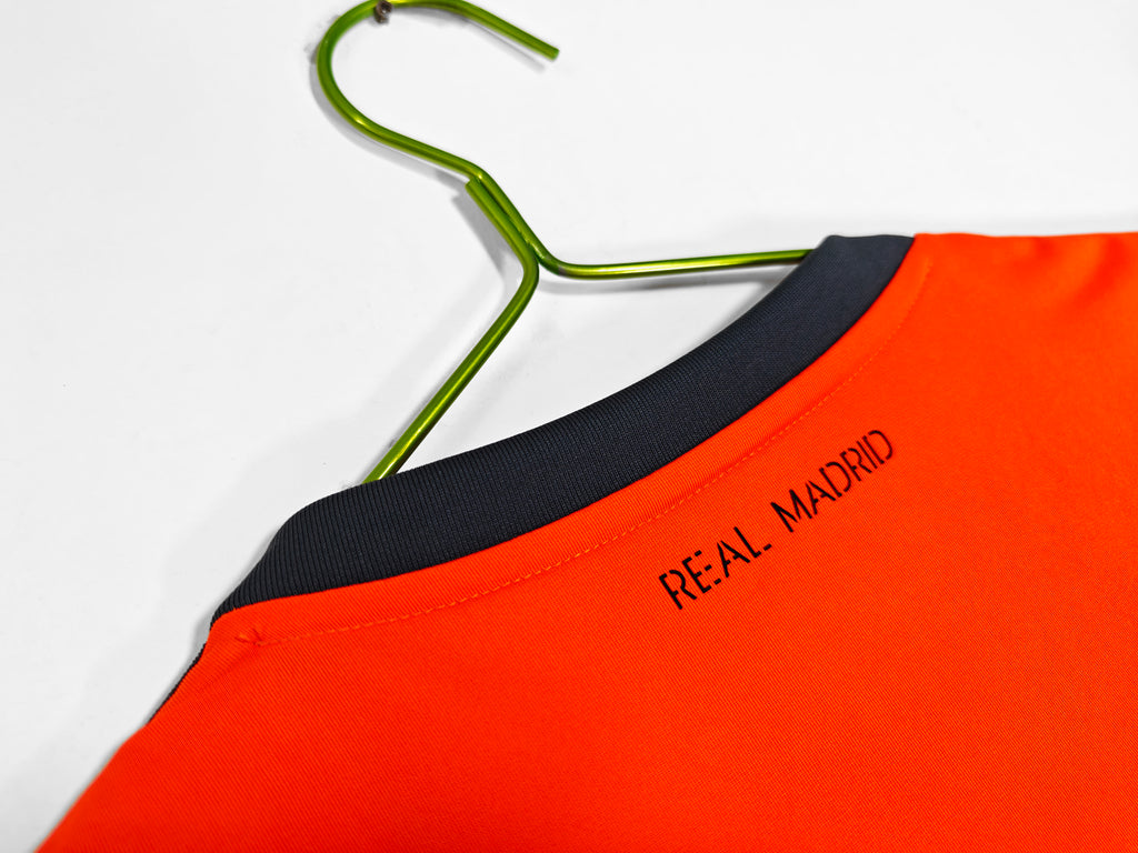 2013-14赛季皇马二客橙色怀旧版本