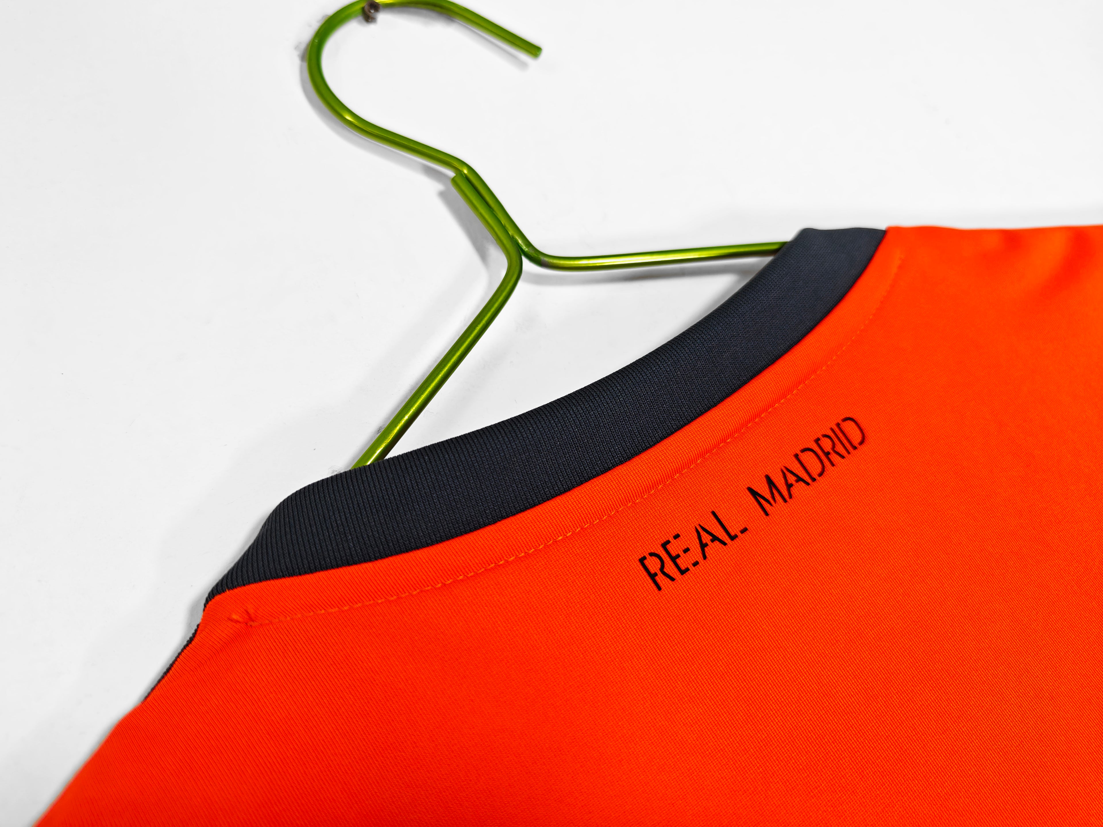 2013-14赛季皇马二客橙色怀旧版本