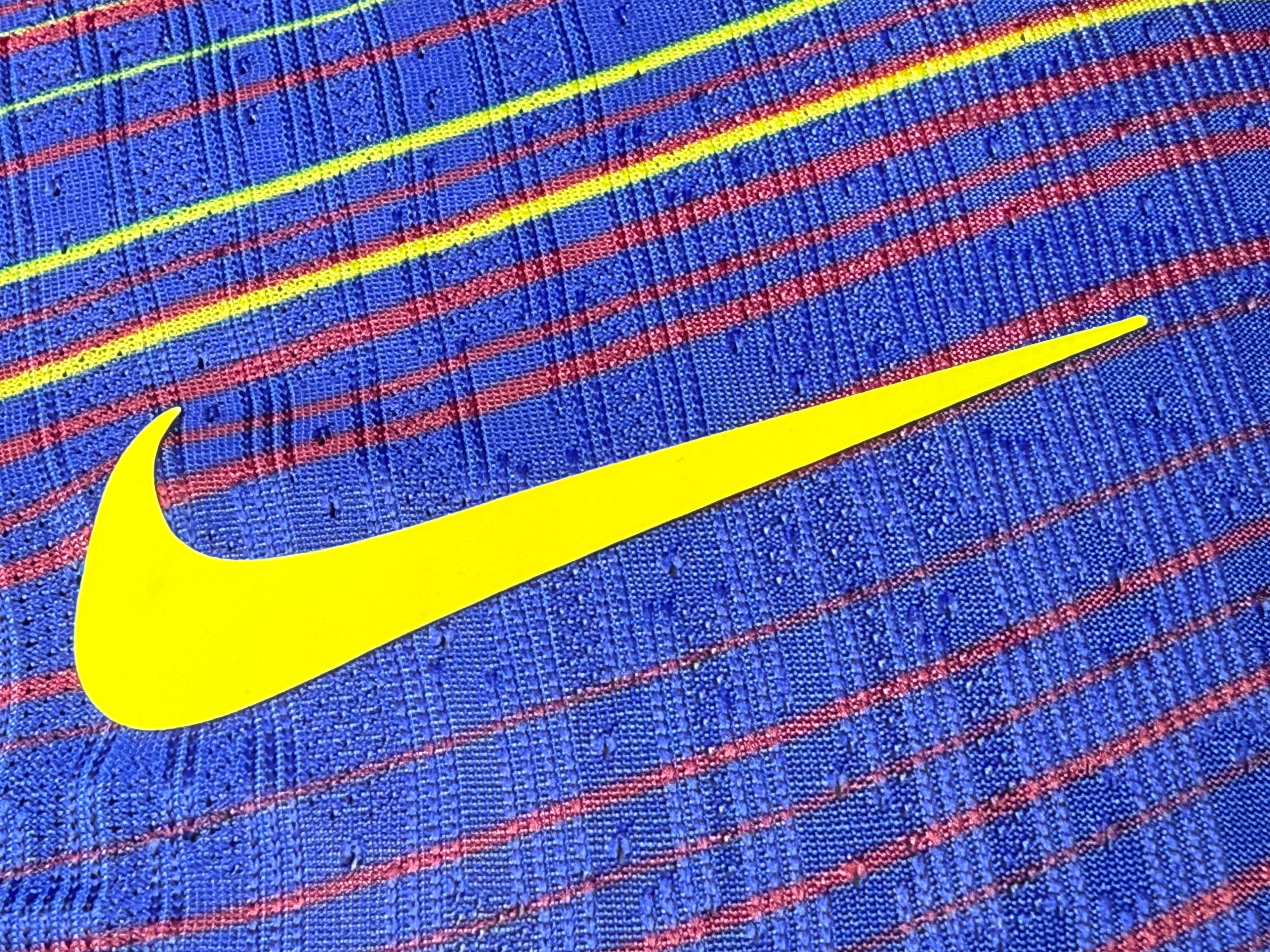 25-26巴萨赛前服七彩蛇纹玩家版本