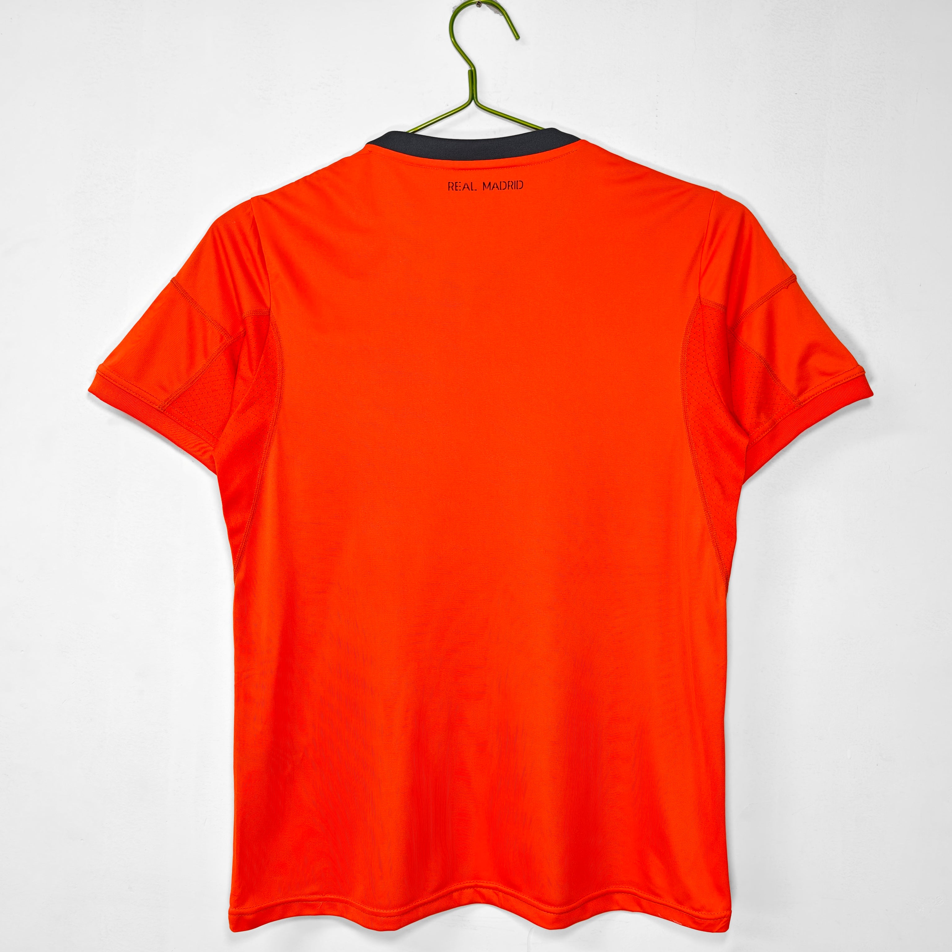 2013-14赛季皇马二客橙色怀旧版本