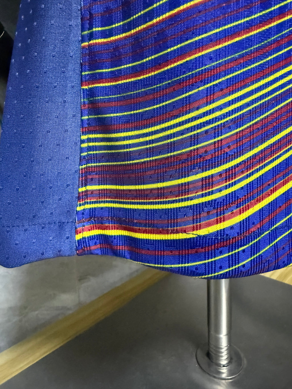 25-26巴萨赛前服七彩蛇纹玩家版本