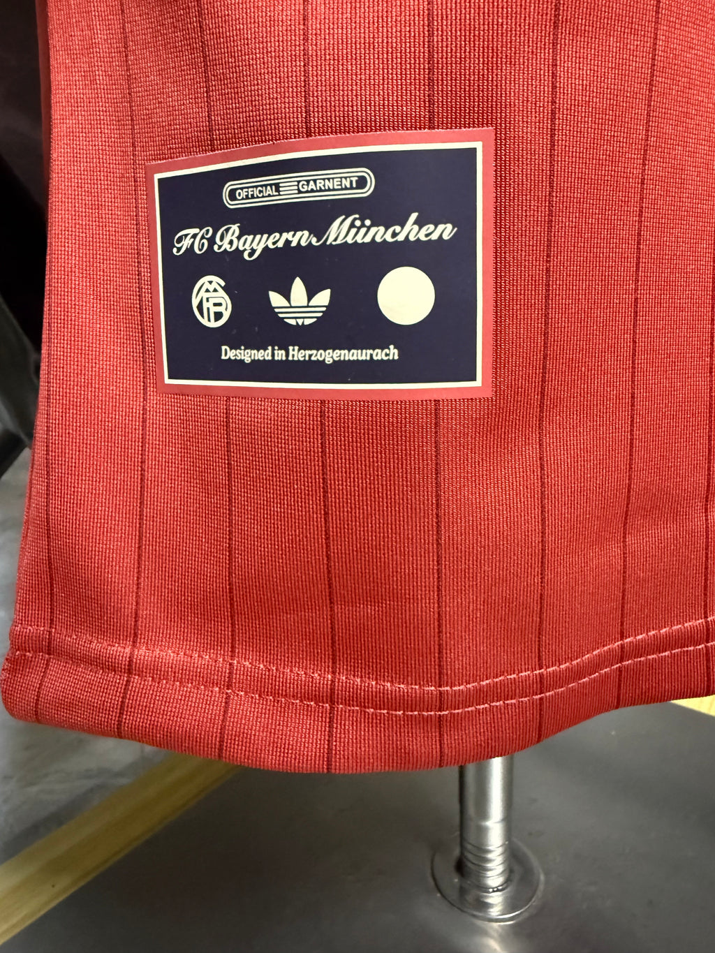 25-26拜仁复古款三叶红玩家版本