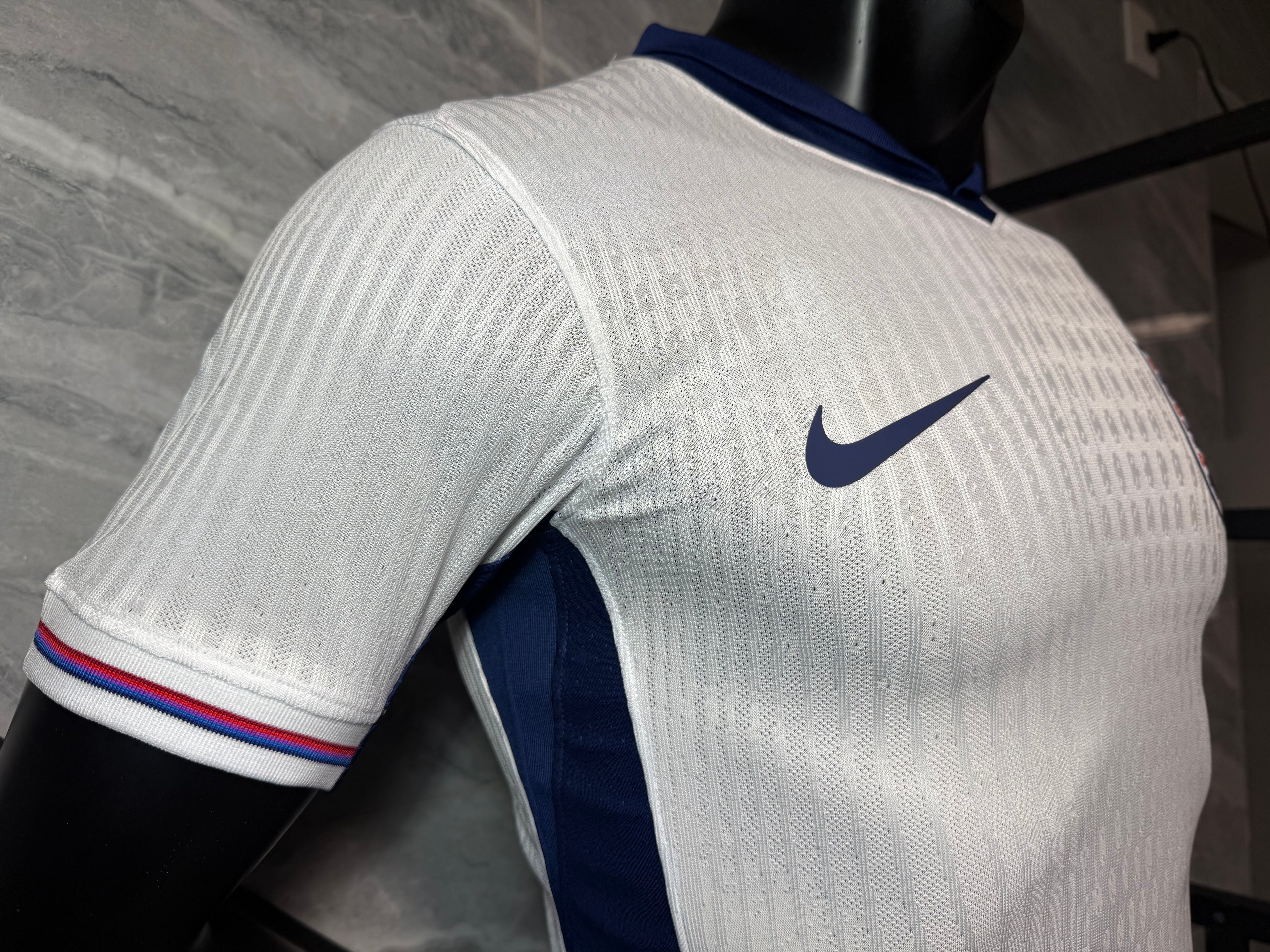 24-25英格兰主场玩家版本