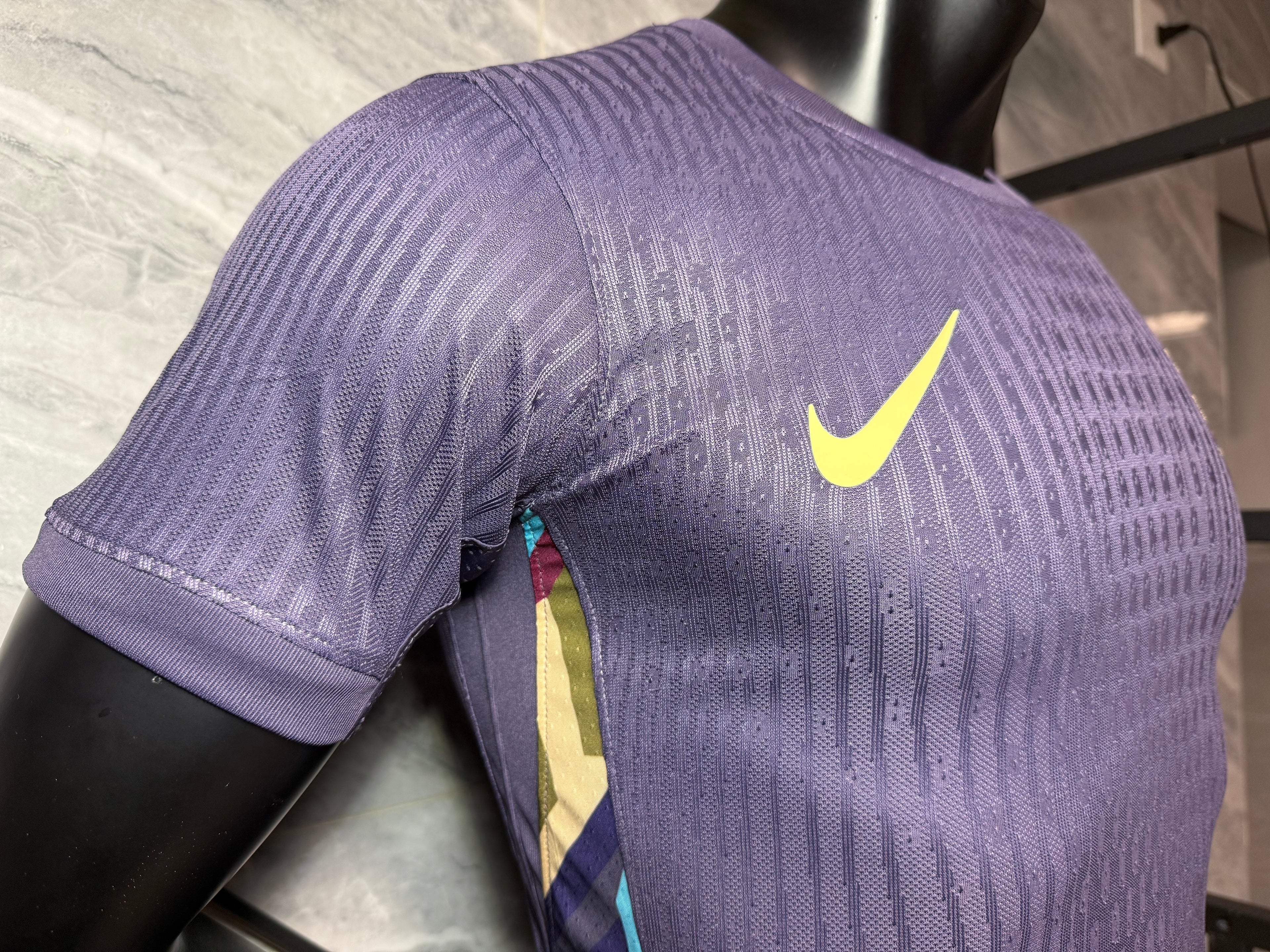 24-25英格兰客场玩家版本