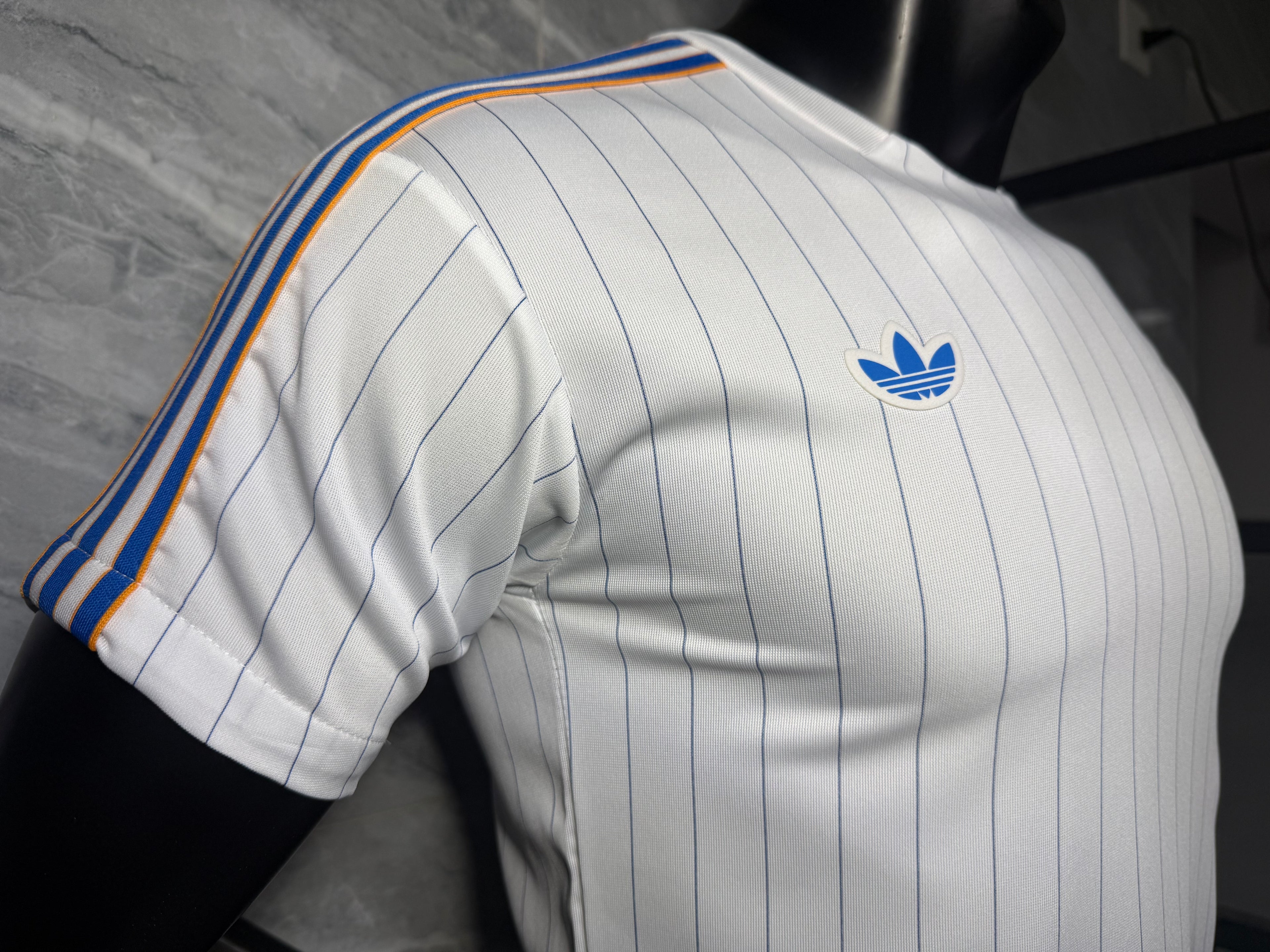 25-26皇马复古款三叶白玩家版本