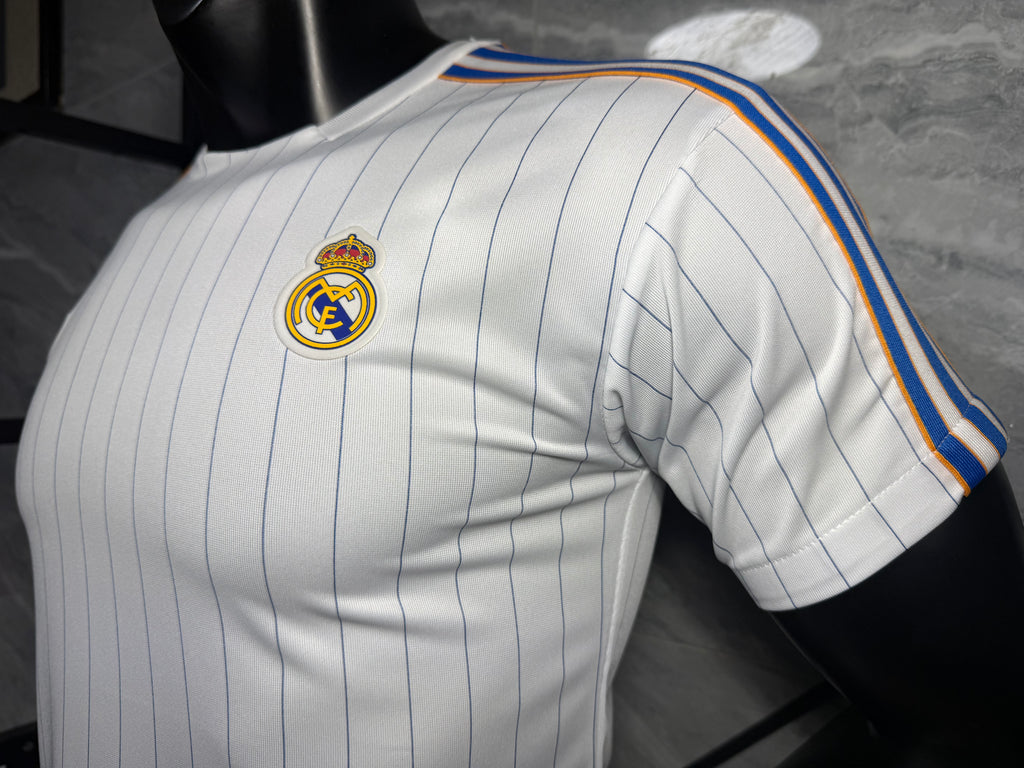 25-26皇马复古款三叶白玩家版本