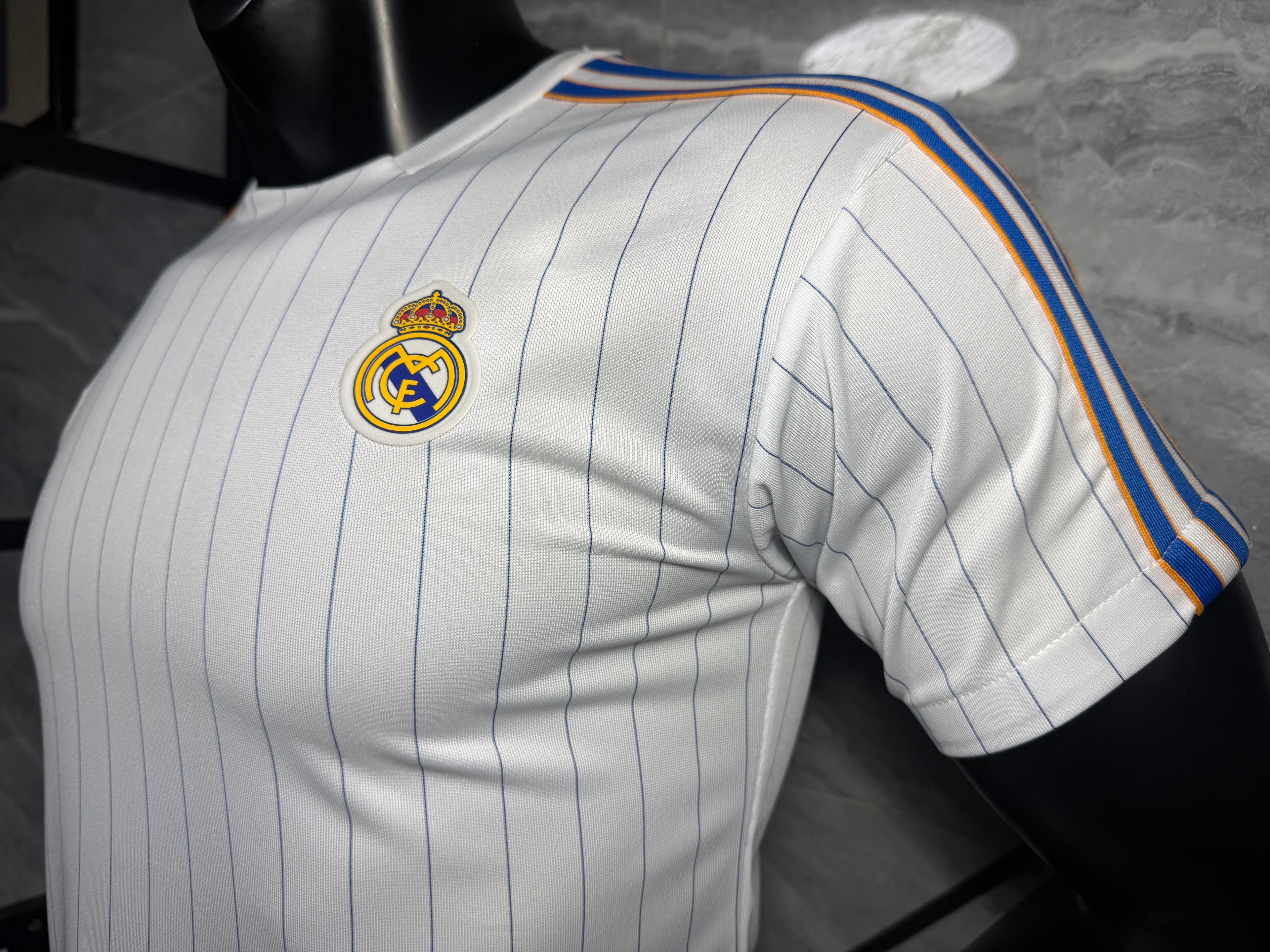 25-26皇马复古款三叶白玩家版本