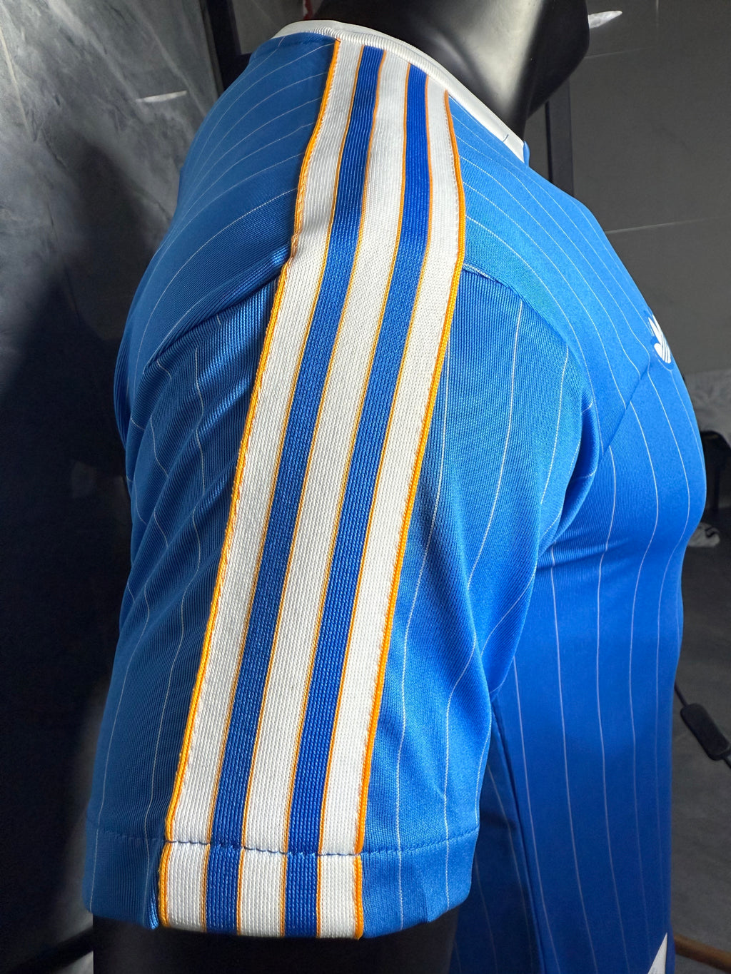 25-26皇马复古款三叶蓝玩家版本