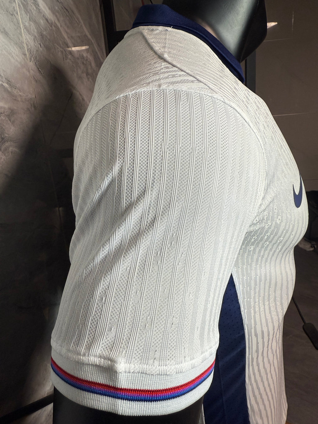 24-25英格兰主场玩家版本