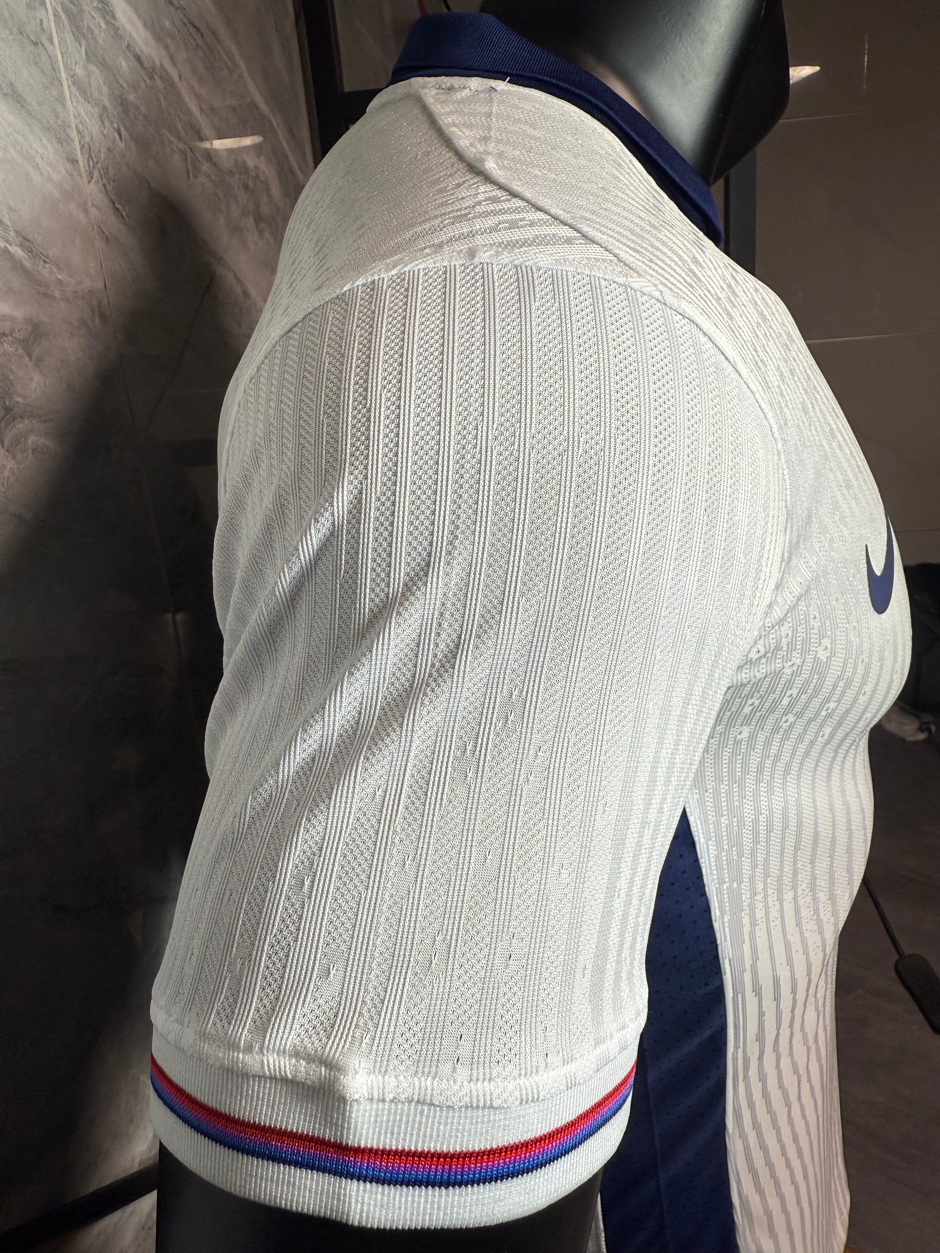 24-25英格兰主场玩家版本