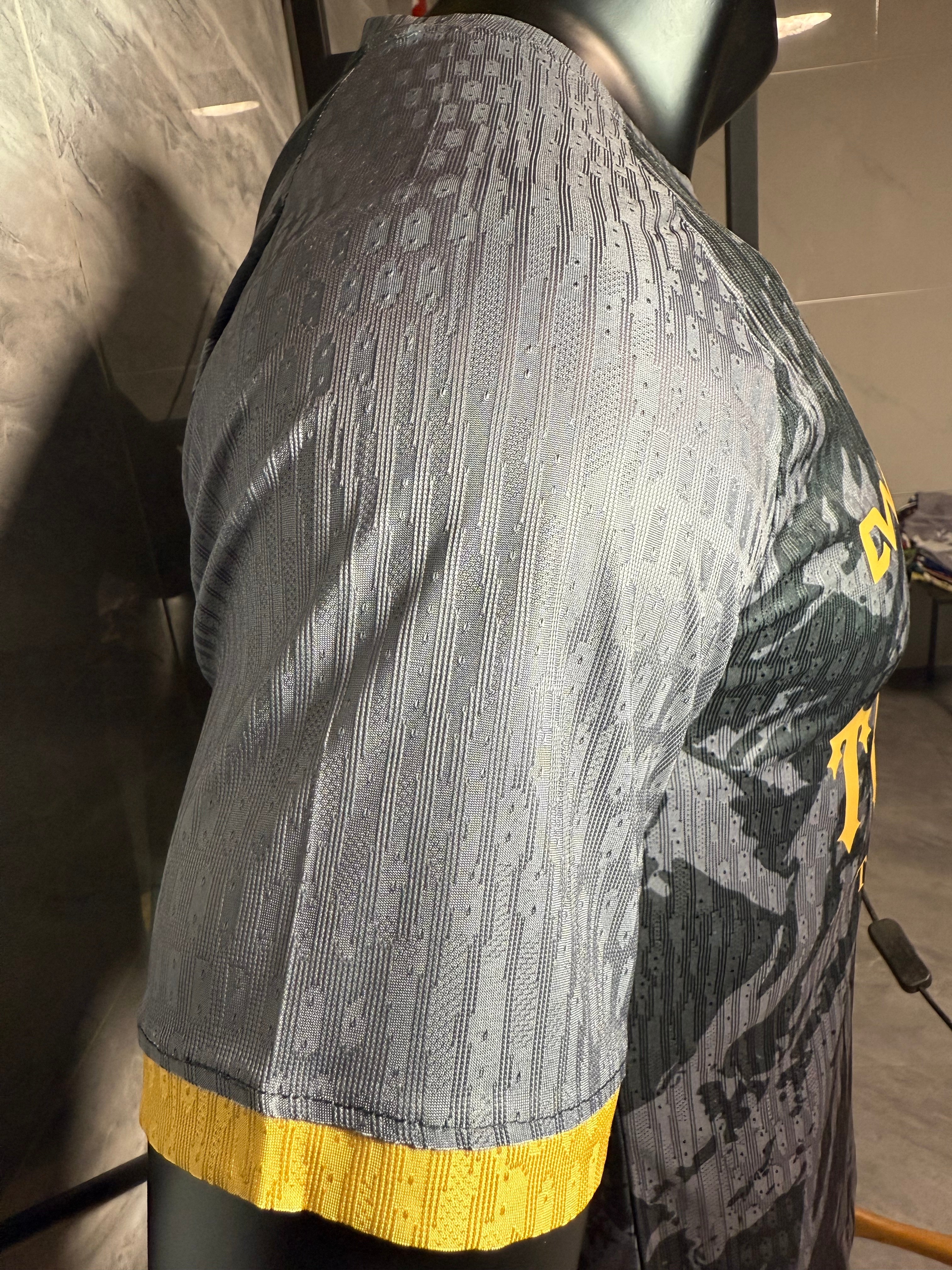 25-26特拉普说唱音乐黑灰