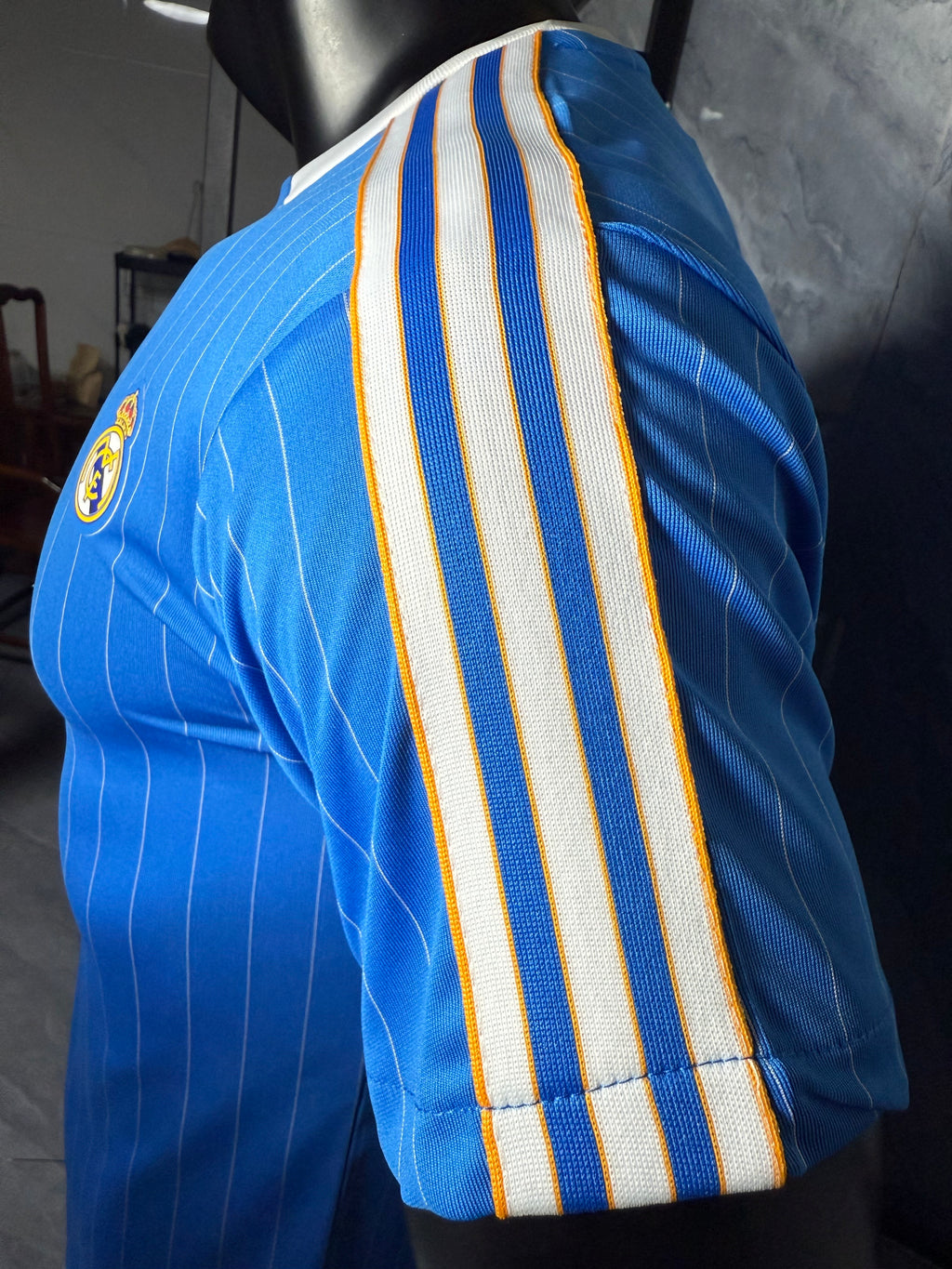 25-26皇马复古款三叶蓝玩家版本