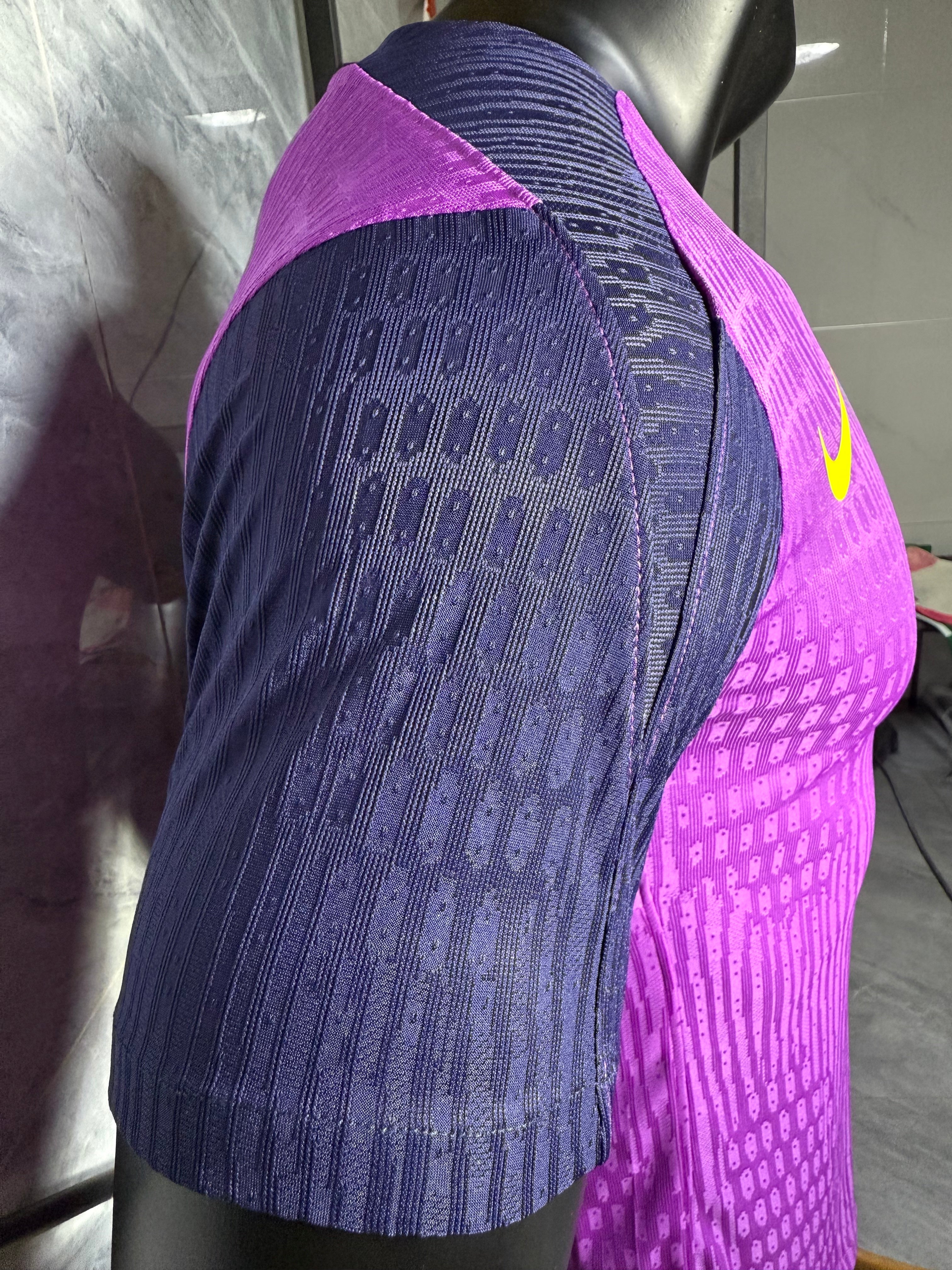 25-26巴萨训练服紫色玩家版本