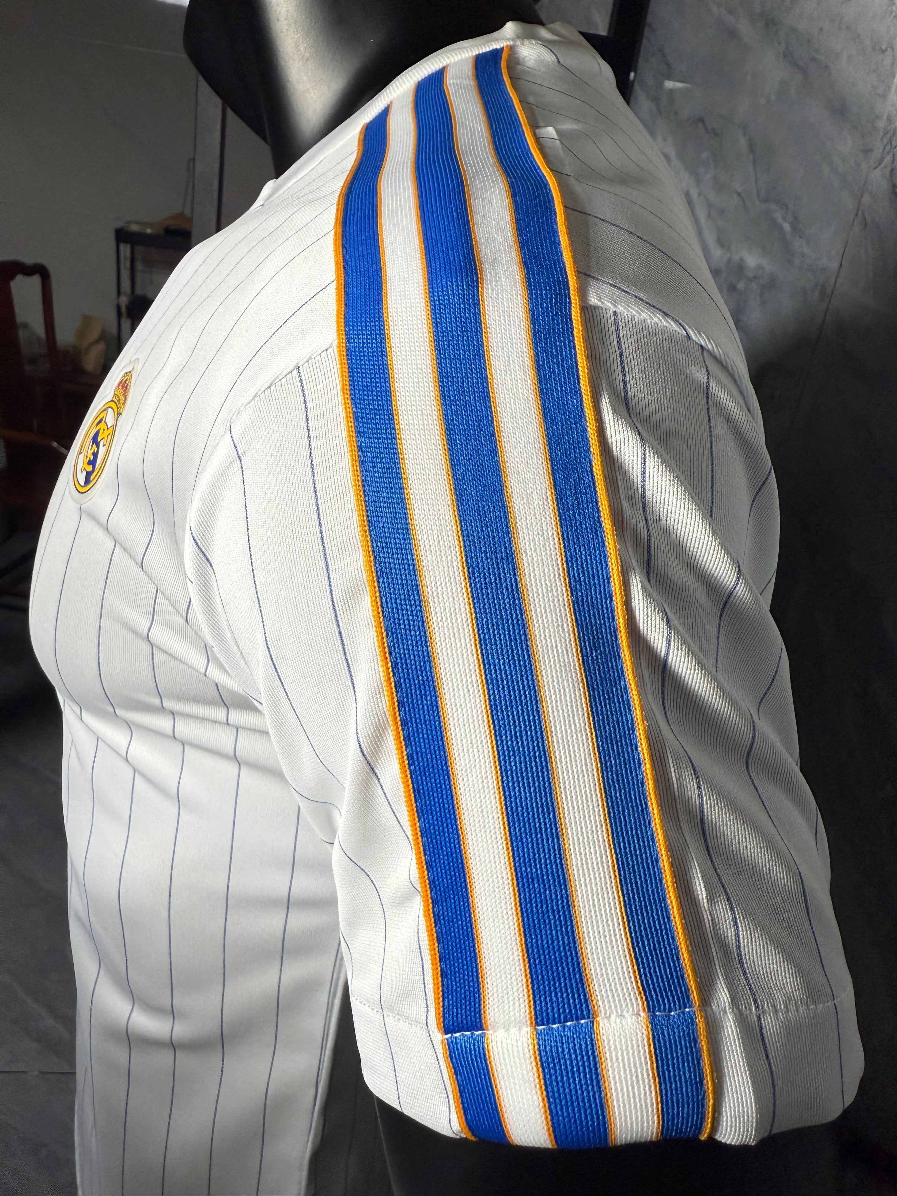 25-26皇马复古款三叶白玩家版本