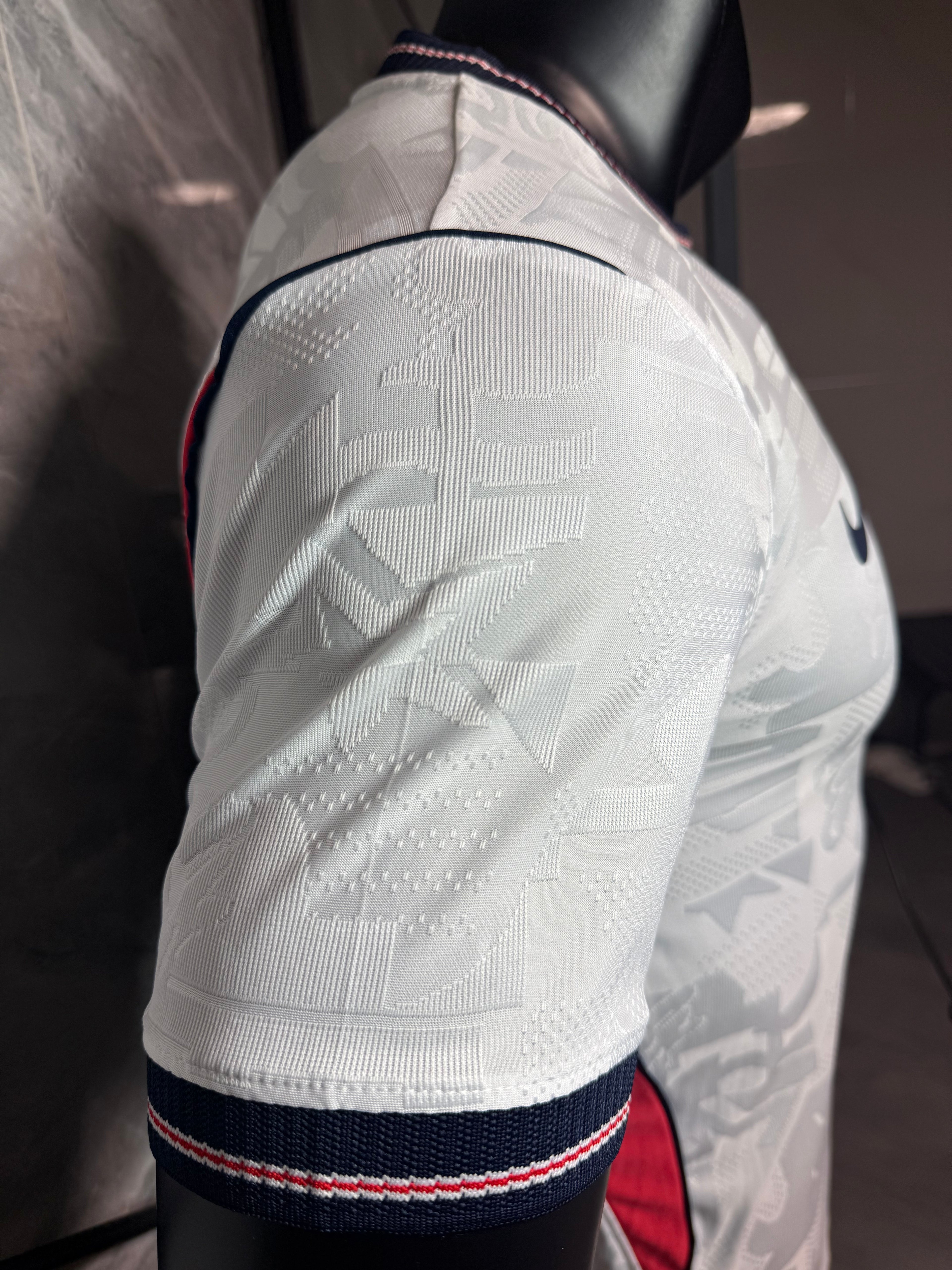 25-26英格兰主场玩家版本